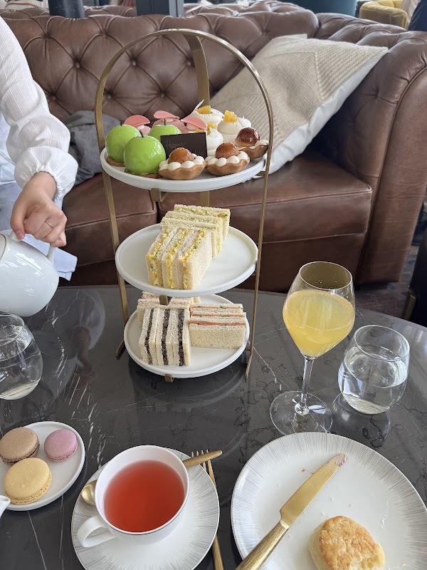 Rundle Bar at Fairmont Banff Springs 3