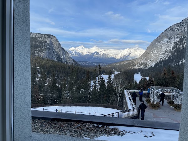 Rundle Bar at Fairmont Banff Springs 2