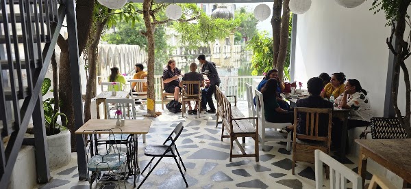 Cafe Grasswood Lakeside restaurant