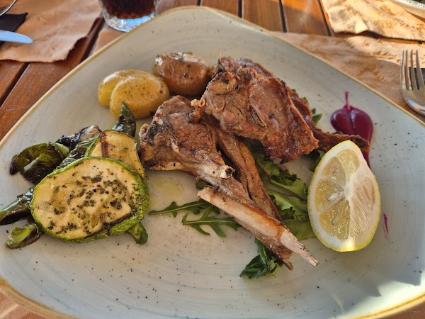 Guvat Bar Restorant 2