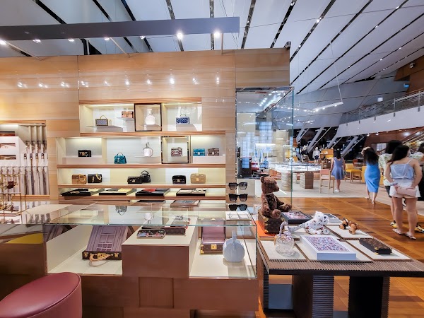 Louis Vuitton Island Store 4