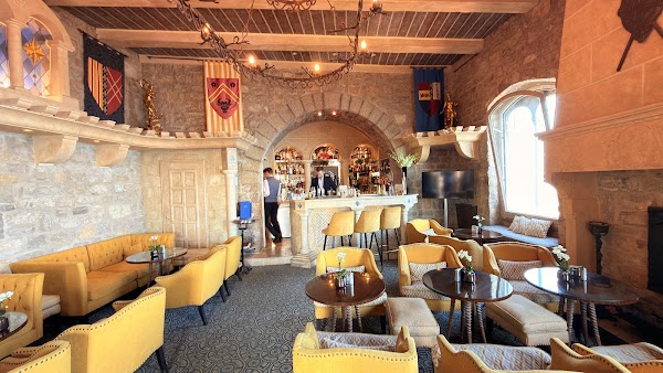 Restaurant La Chèvre d'Or** 5