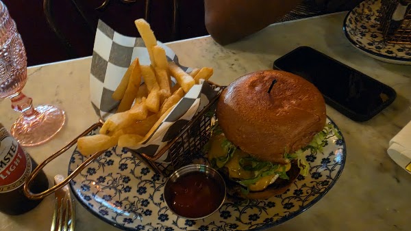 Papillon Bistro & Bar 4