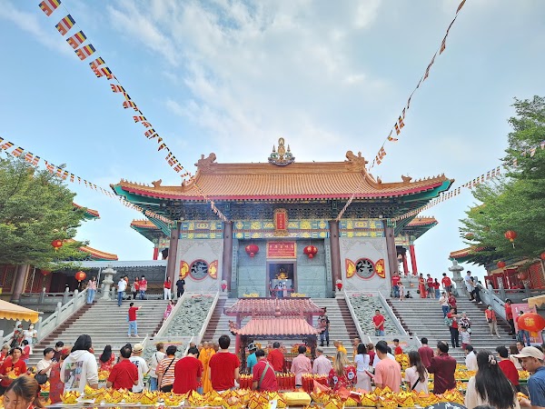 Wat Boromracha Kanchanaphisek (Wat Leng Noei Yi 2)