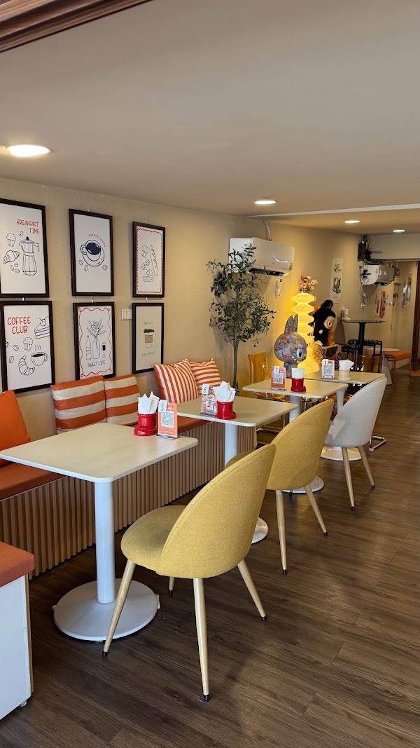 A LAFF CAFE AND BRUNCH 1