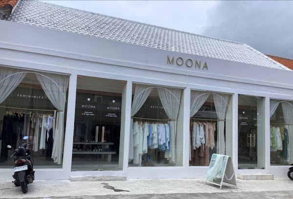MOONA