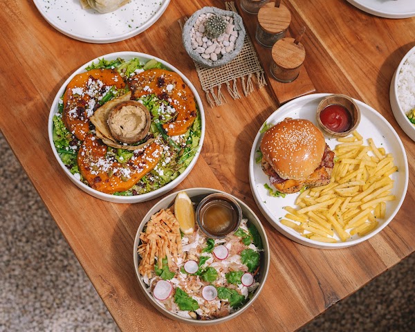 Bambu Cafe & Restaurant 5