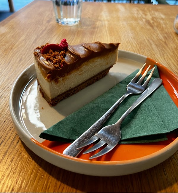 Share Sweet & Wine Bar 3