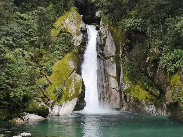 Giant Gate Falls 1