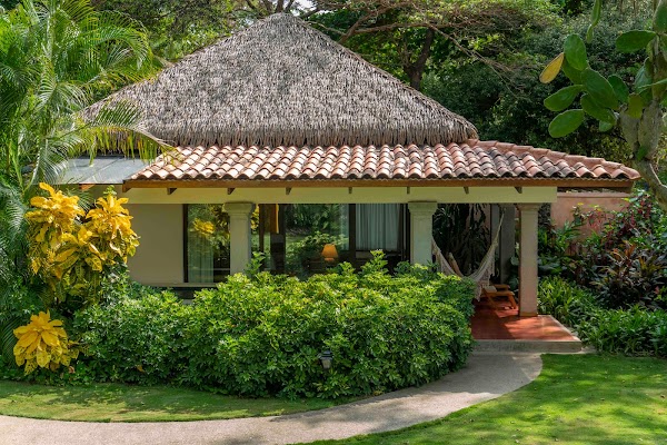 Capitán Suizo Beachfront Boutique Hotel