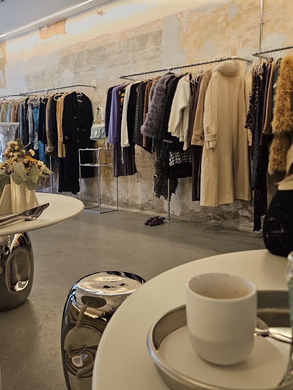 Silk Marseille - Coffee Shop & Vintage Clothes 4