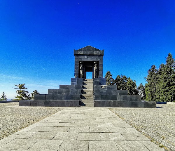 Monument to the Unknown Hero