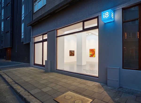 i8 Gallery