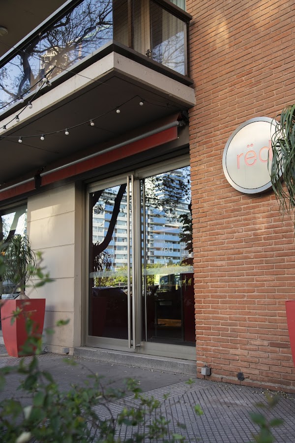 Rëd Restó & Lounge 1