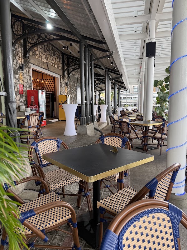 Riva Waterfront Restaurant & Lounge