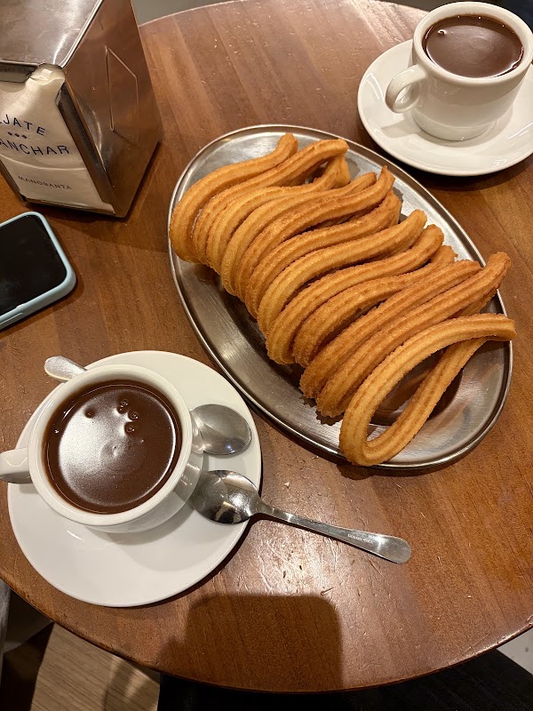 Cafetería, Chocolatería, Churrería Manosanta 4