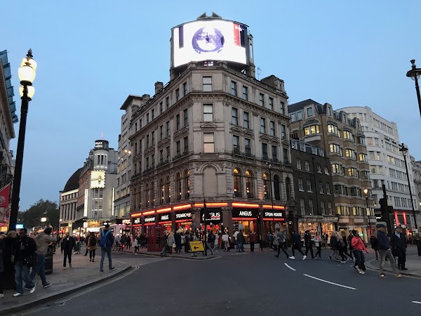 Piccadilly Circus 6