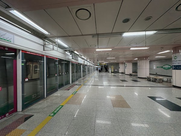 Yuseong Spa Station