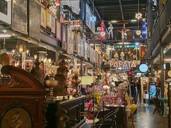 PAPAYA Studio Thailand's Largest Antique vintage store 5