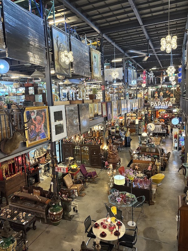 PAPAYA Studio Thailand's Largest Antique vintage store 3
