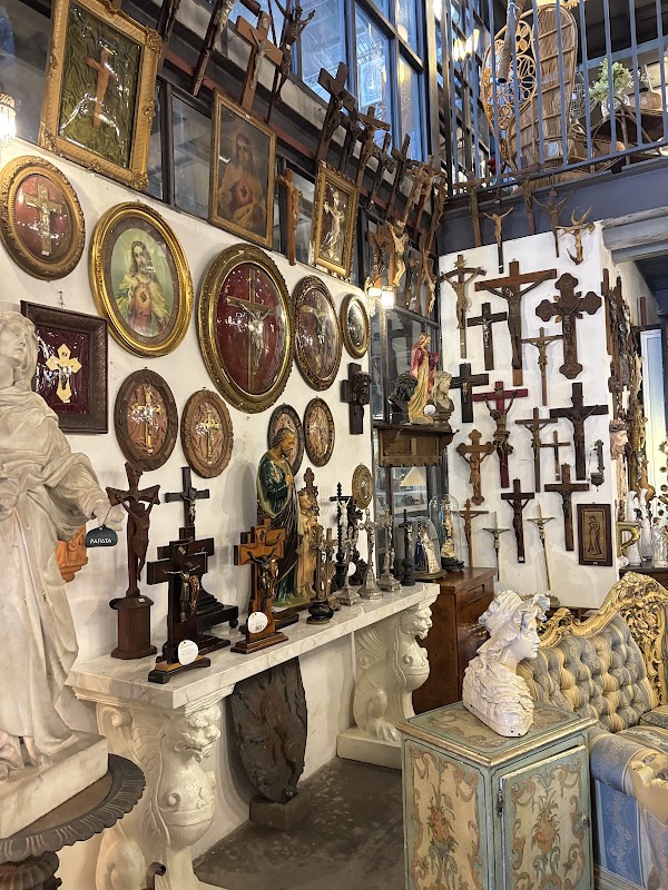 PAPAYA Studio Thailand's Largest Antique vintage store 2