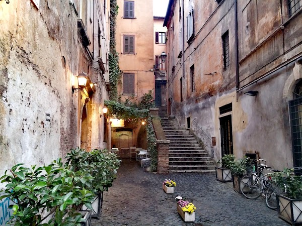 Via dei Coronari 4