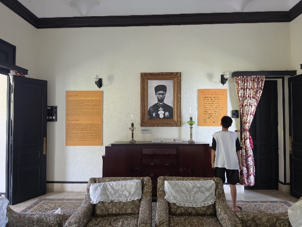 White Palace Historical Cultural Relic 2
