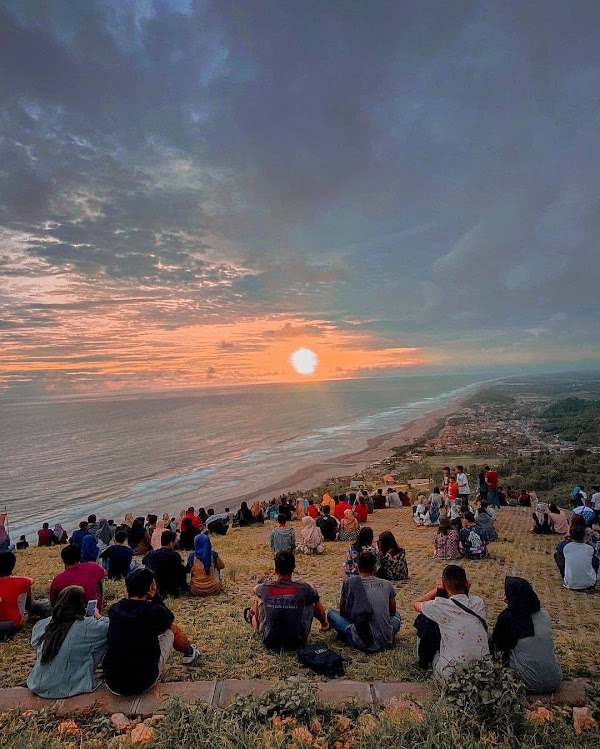 Bukit Paralayang Watugupit