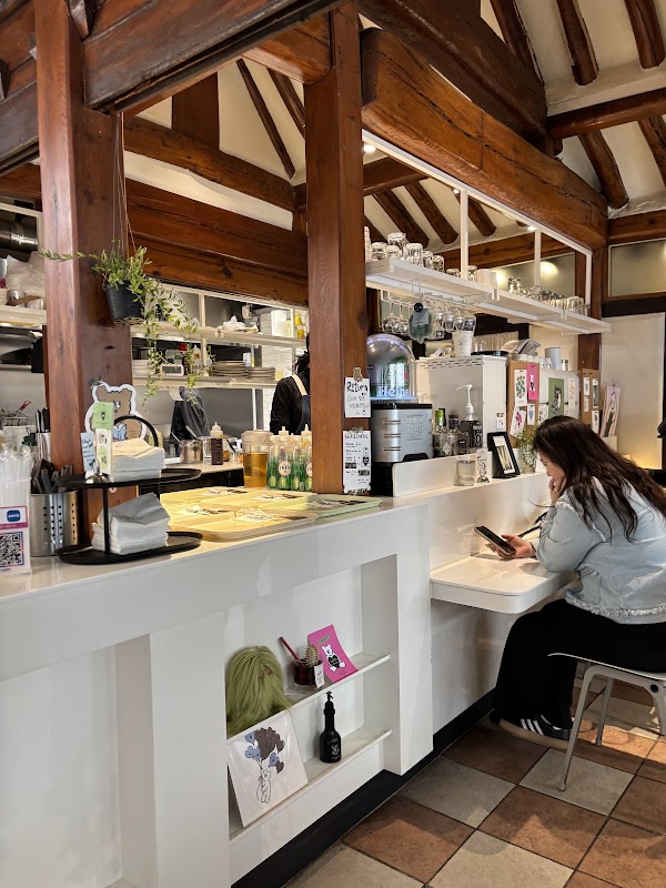 Dot Blanket Samcheong Hanok Branch 2