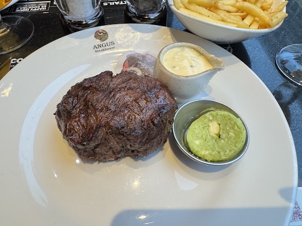 Angus Steakhouse 3