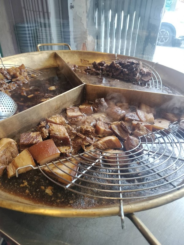 โรงกลั่นหมู Pork Noodle 猪肉粉 4