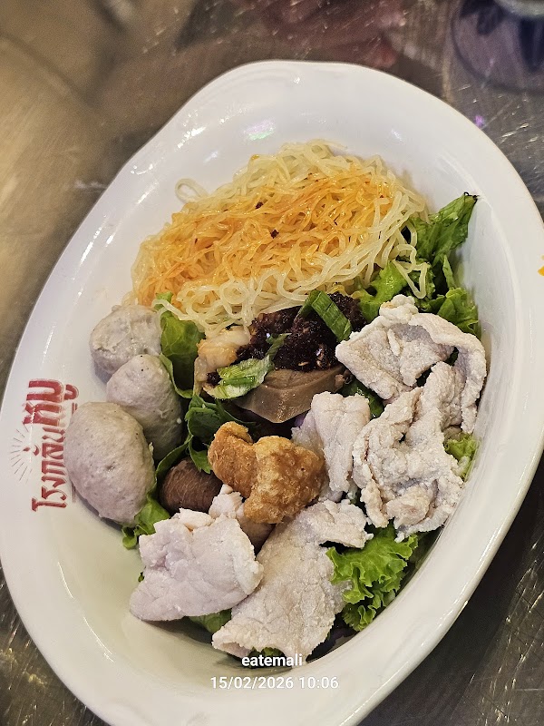 โรงกลั่นหมู Pork Noodle 猪肉粉 3
