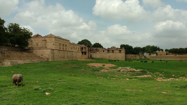 Queen Palace 4