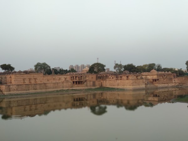 Queen Palace 2