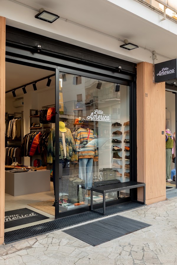 Little America Store EUR