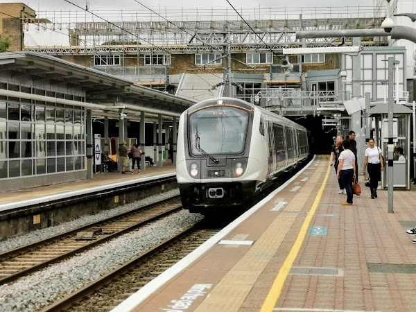 Ealing Broadway station 5