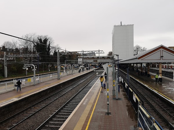 Ealing Broadway station 4