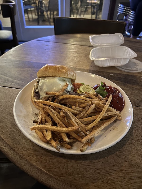 Treehouse Restaurant and Pub 3