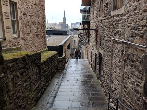 Advocate's Close 5
