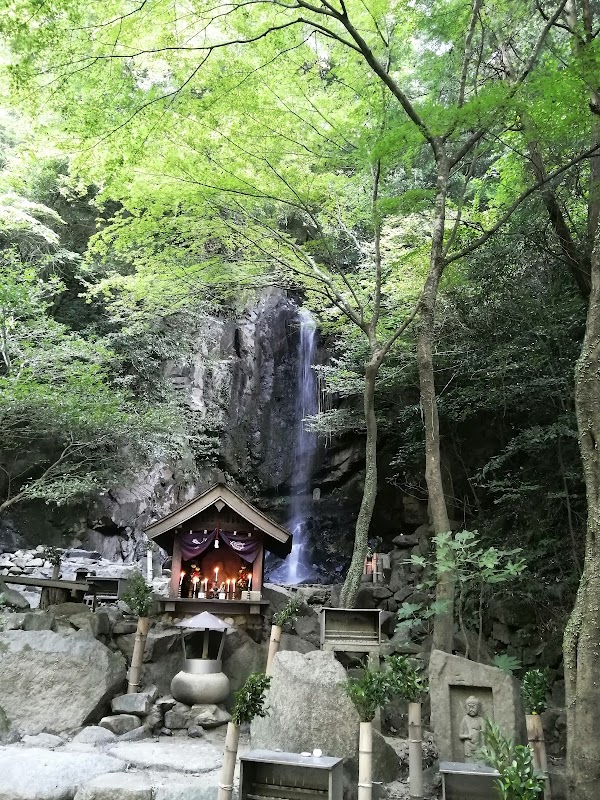 Momoono Falls