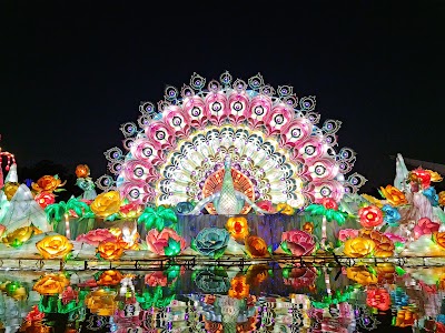 Dubai Garden Glow 1