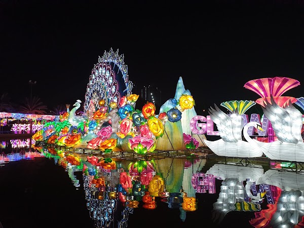 Dubai Garden Glow 4