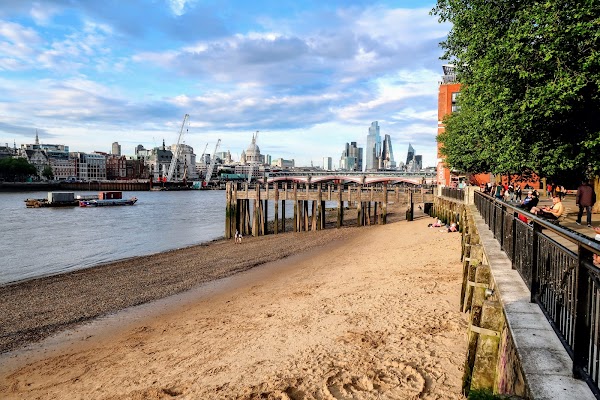 Thames Beach