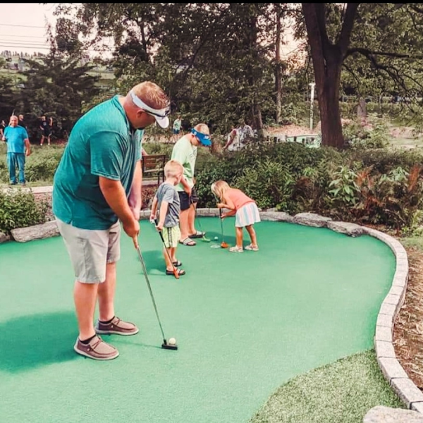 The Shack Restaurant & Mini Golf 1