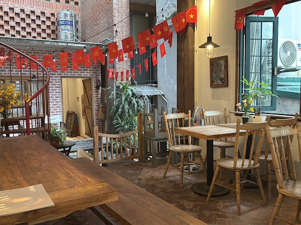 Vintage 1976 Cafe and Bistro