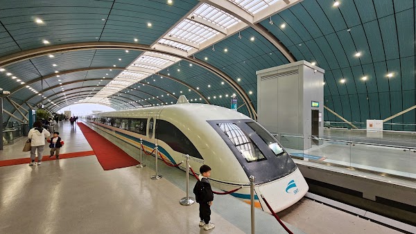 Longyang Road Station