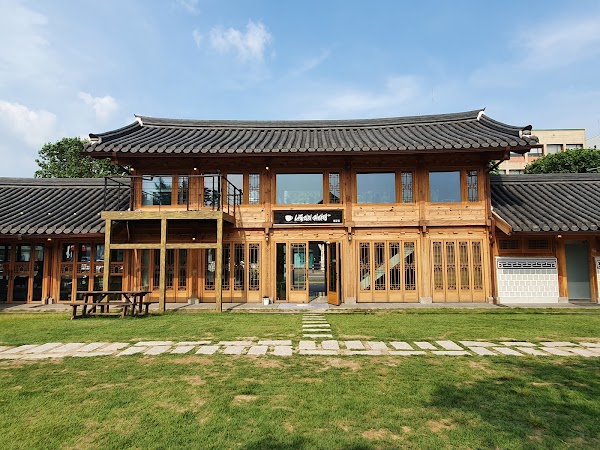 Suwon Traditional Culture Center 4