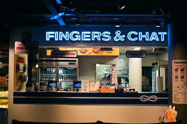 Fingers & Chat Dining Pub 3