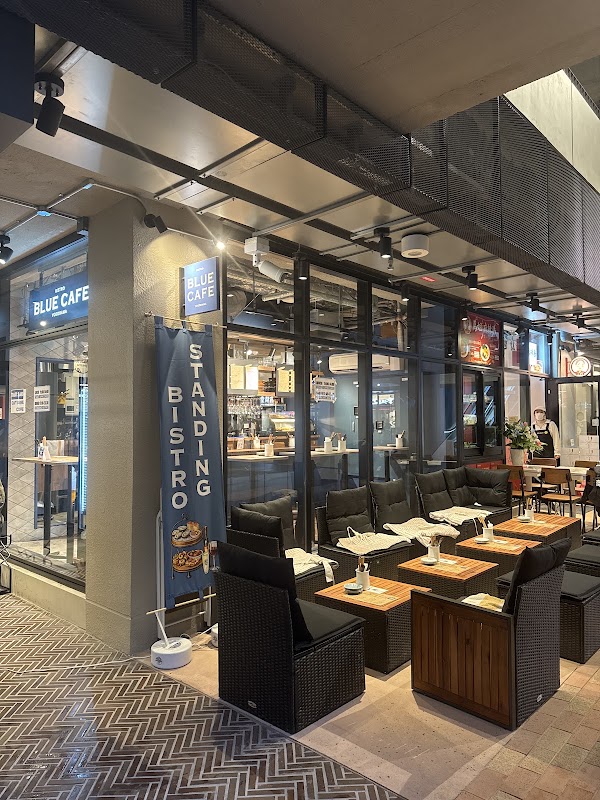 BISTRO BLUE CAFE
