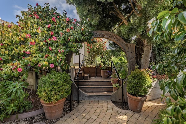 Carmel Cottage Inn 2